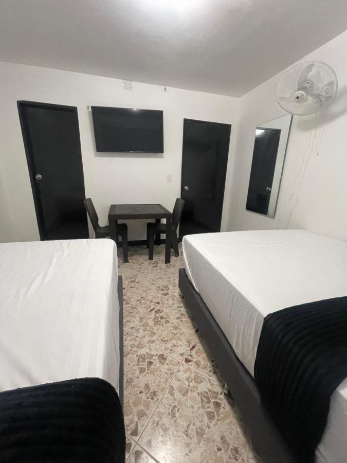 Hotel De Leon Estadio Медельин Экстерьер фото