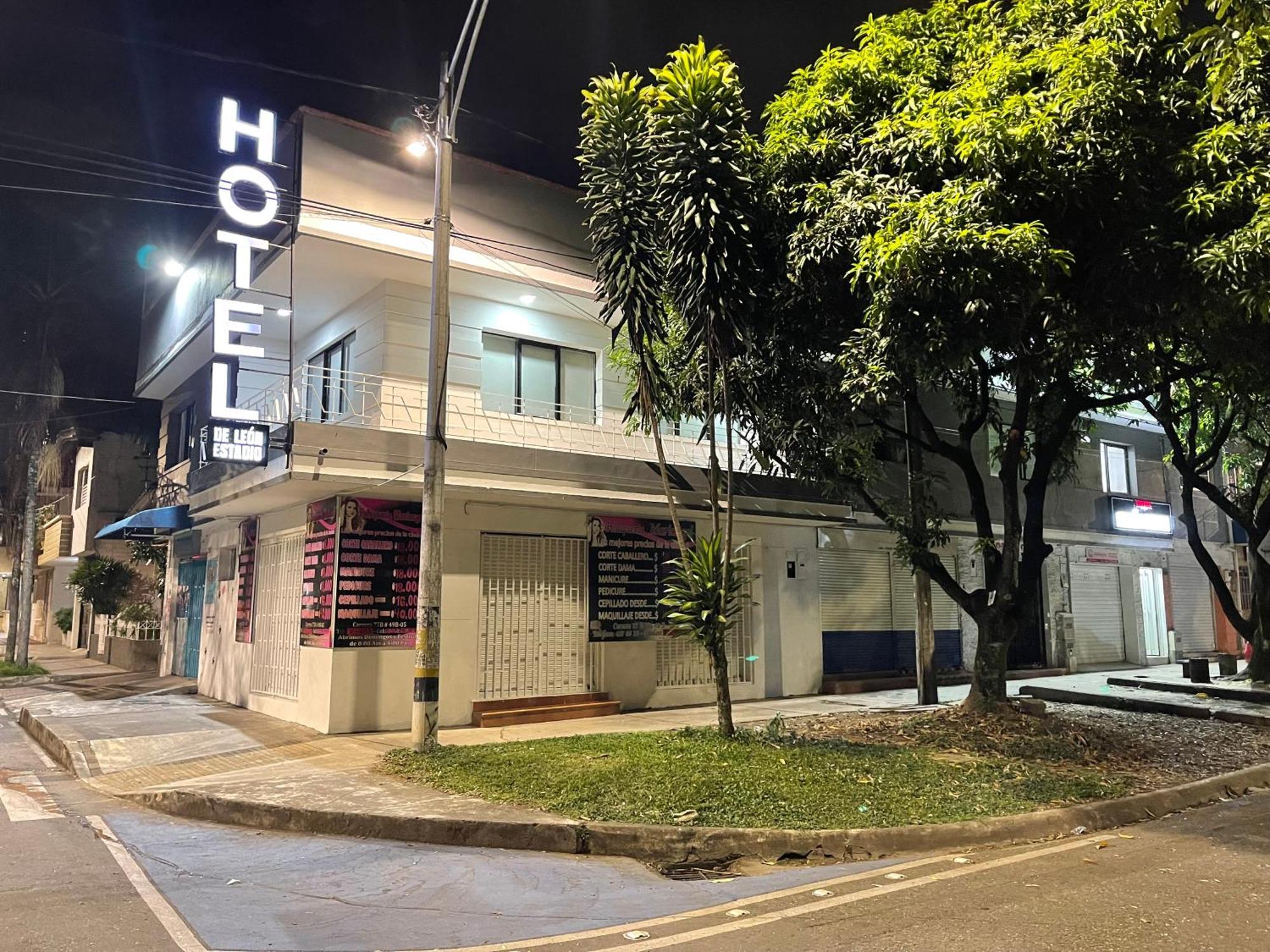 Hotel De Leon Estadio Медельин Экстерьер фото