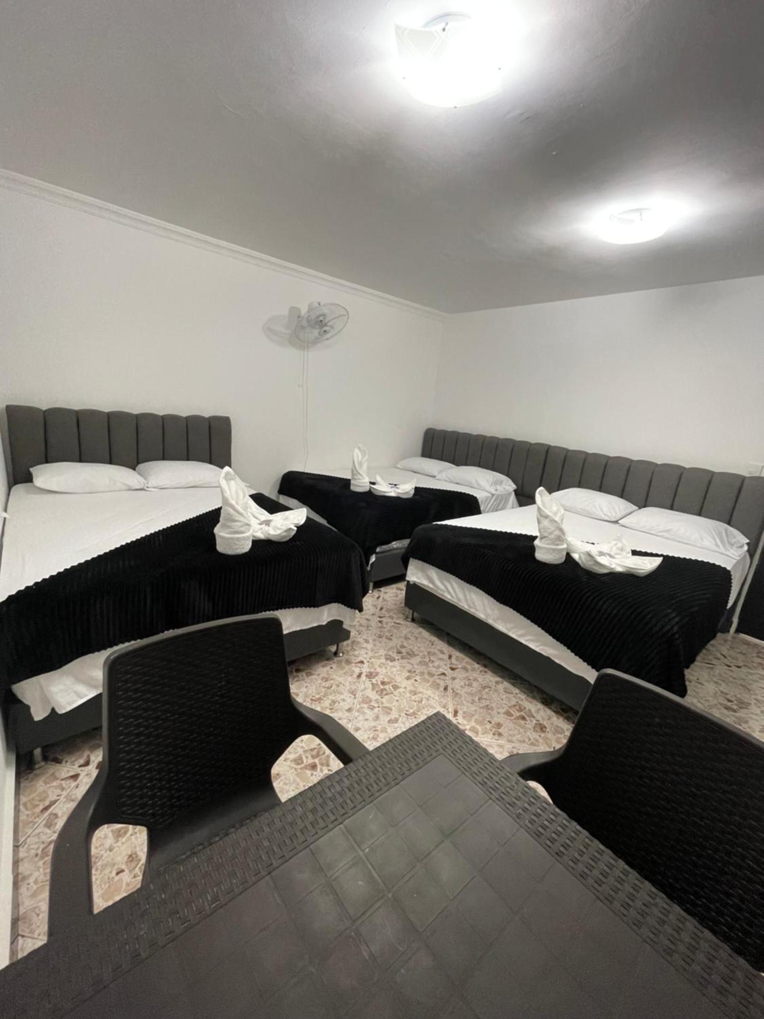 Hotel De Leon Estadio Медельин Экстерьер фото
