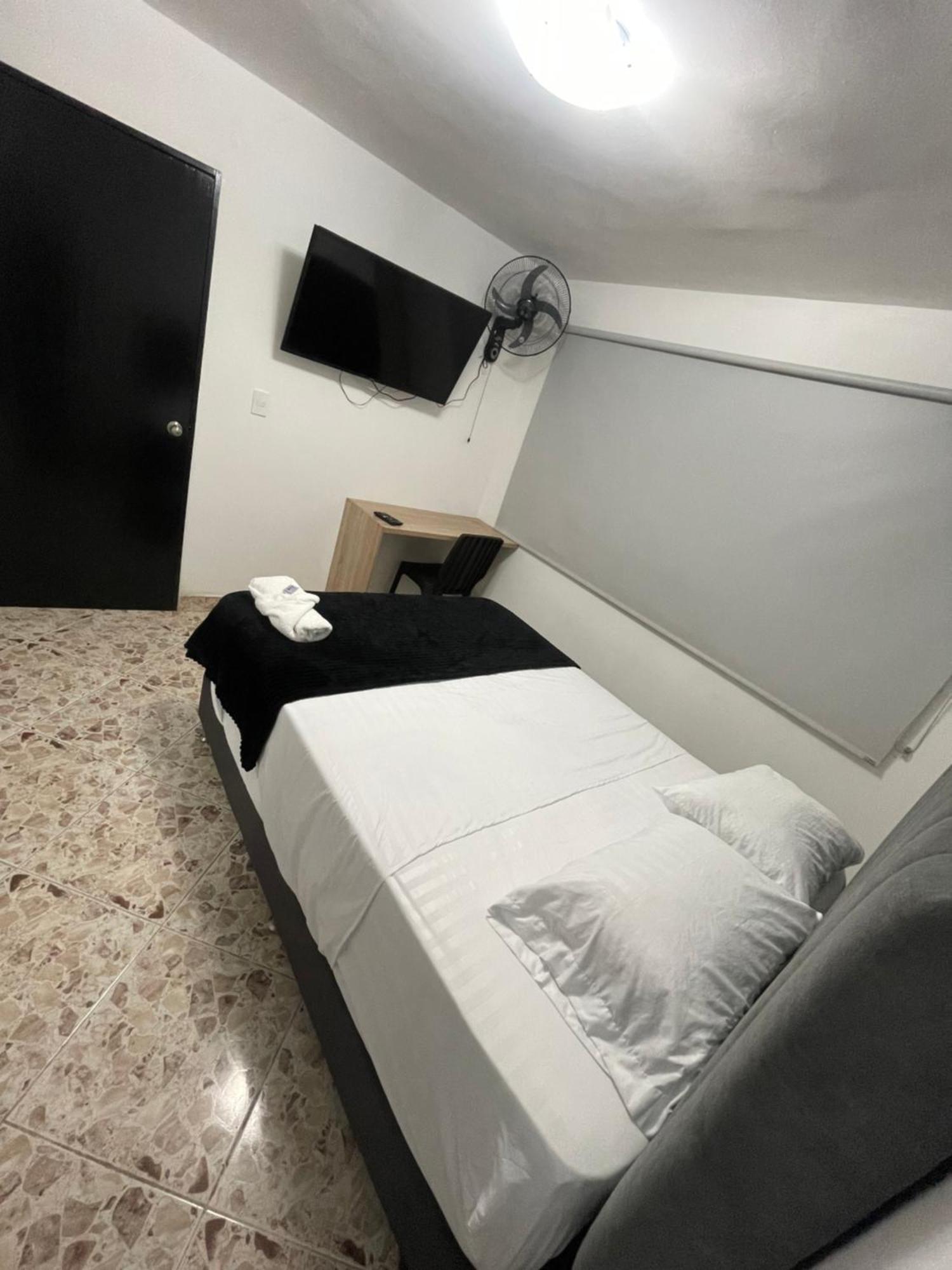 Hotel De Leon Estadio Медельин Экстерьер фото